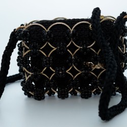 Sac noir perle et crochet 